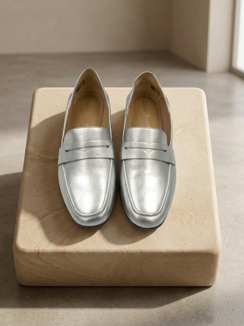 ⁠Clarks Silver Metallic Leather Cushion Plus Penny Loafers Size 7.5⁠